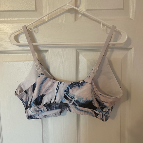 Fabletics Low Impact Sports Lounge Bra/Bralette - Picture 3 of 6